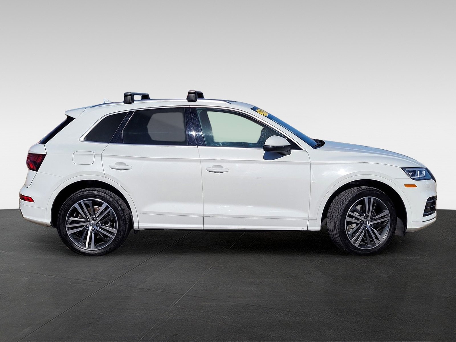 Used 2020 Audi Q5 e Premium Plus w/ Premium Plus Package image 3