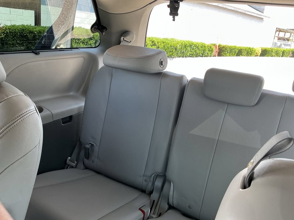 Used 2016 Toyota Sienna XLE w/ XLE Navigation Package FWD image 27