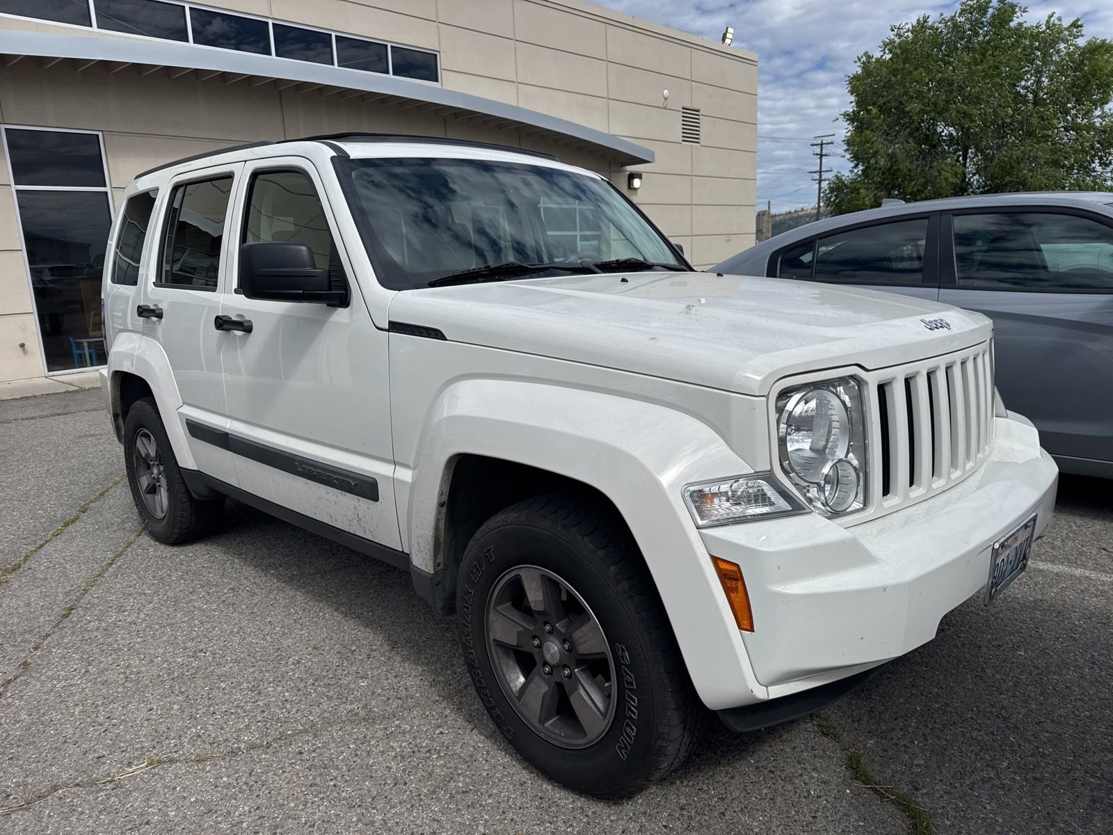 Used 2008 Jeep Liberty Sport w/ Popular Equipment Group AWD/4WD image 3