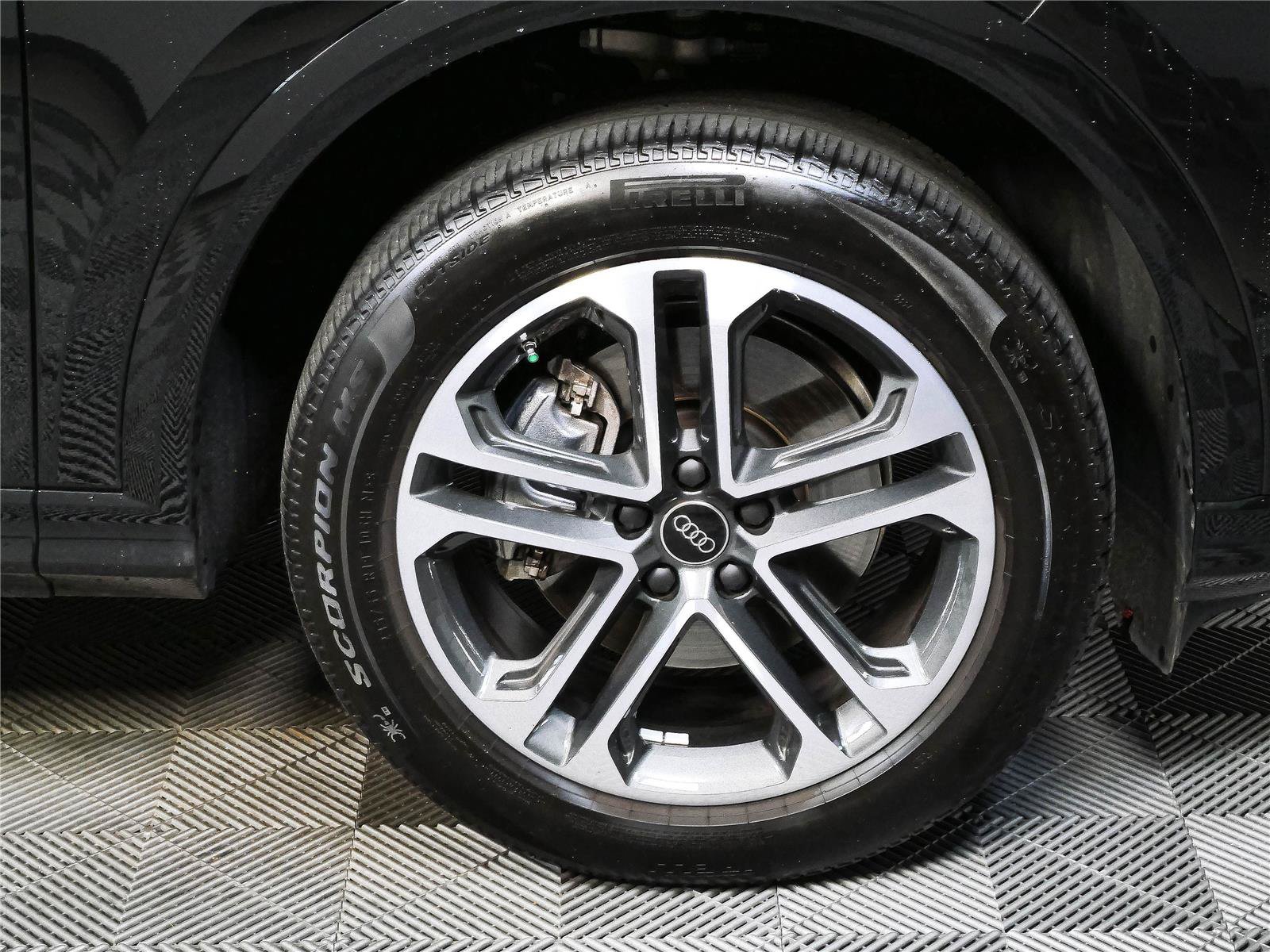 Used 2025 Audi Q5 Premium w/ Convenience Package AWD/4WD image 39