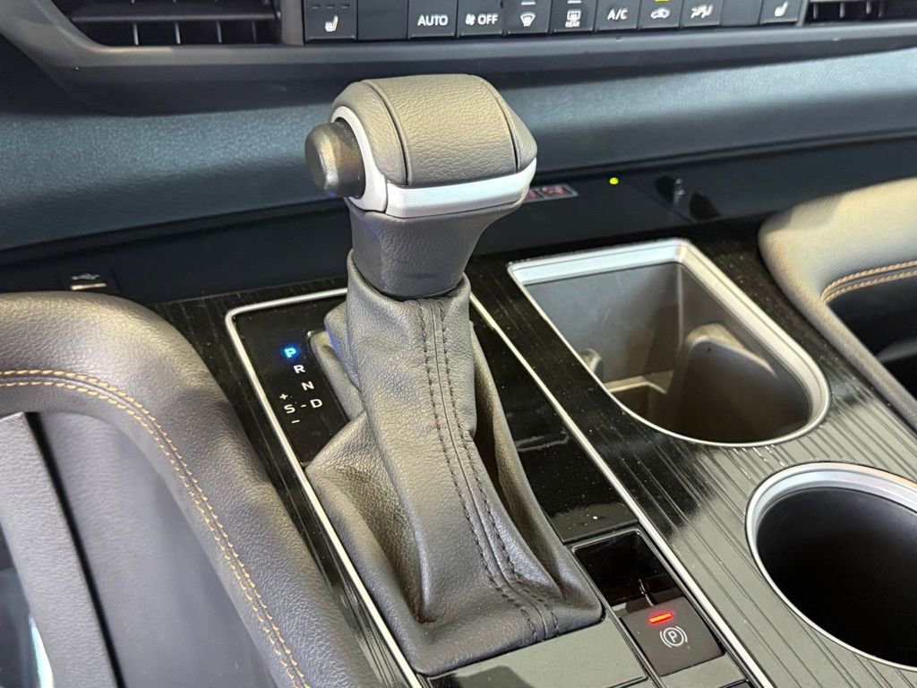 Certified 2025 Toyota Sienna XLE Woodland Edition image 28
