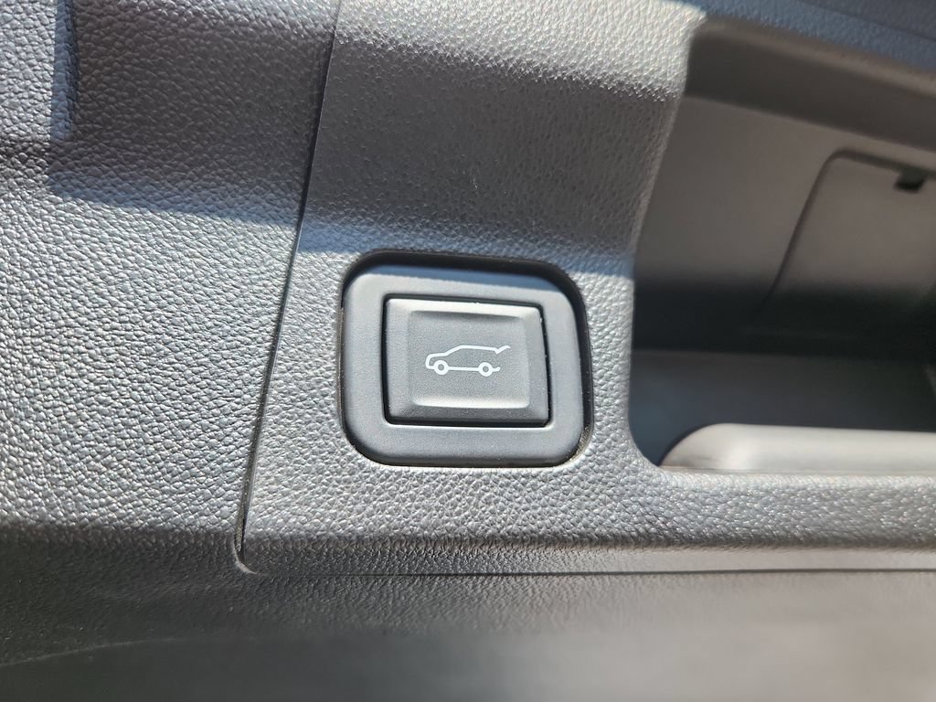 Used 2023 GMC Acadia AT4 w/ Technology Package AWD/4WD image 11