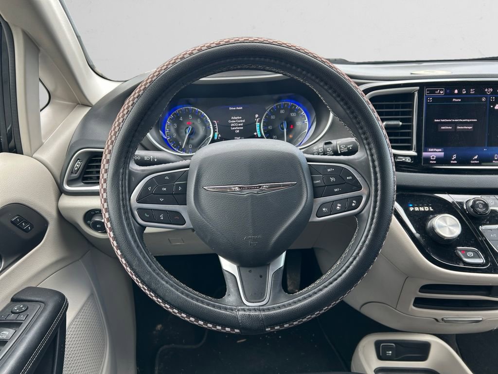 Used 2023 Chrysler Pacifica Touring-L FWD image 13
