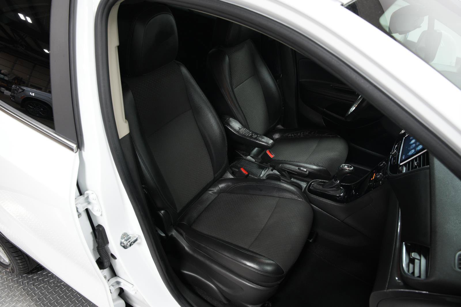 Used 2020 Buick Encore Preferred image 18