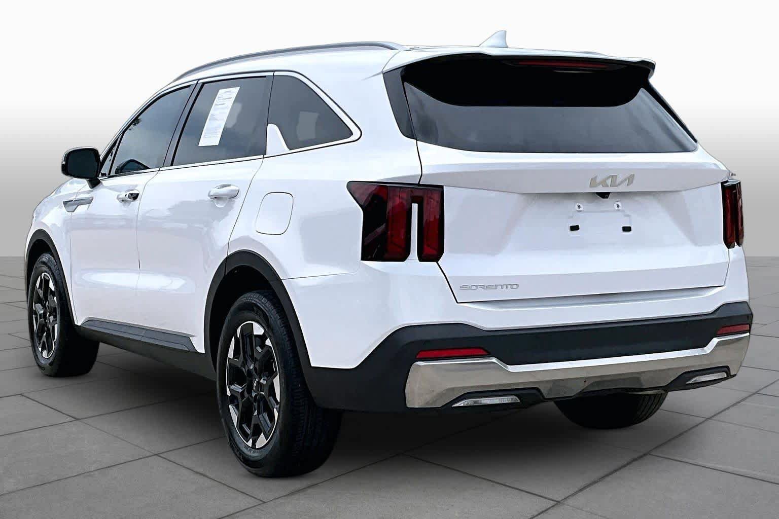 Used 2025 Kia Sorento S FWD image 11