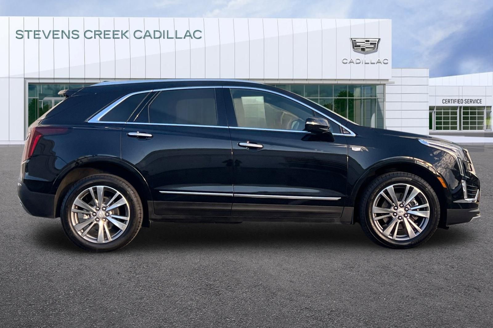 Used 2025 Cadillac XT5 Premium Luxury image 2
