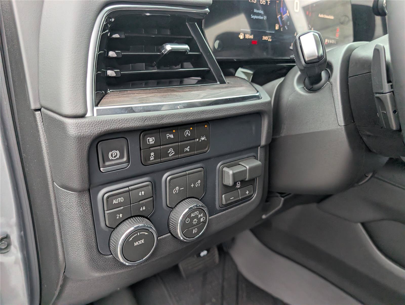 New 2026 Chevrolet Tahoe LT w/ Comfort Package AWD/4WD image 20