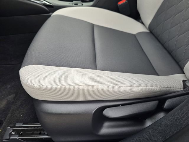 Used 2025 Toyota Corolla LE image 21