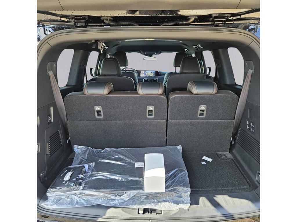 New 2026 Nissan Armada SL w/ Captain's Chari Seat Package image 21
