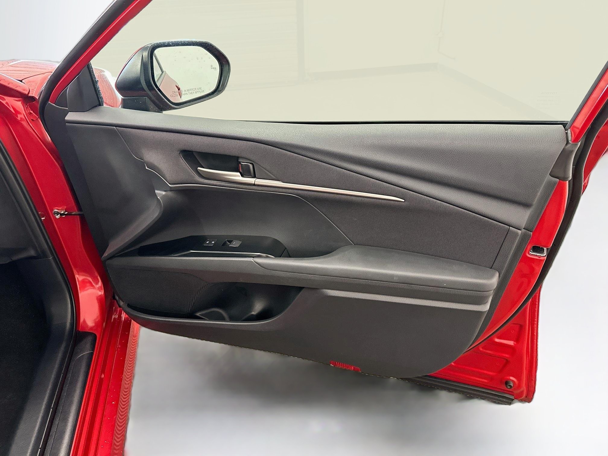 Used 2025 Toyota Camry LE FWD image 33
