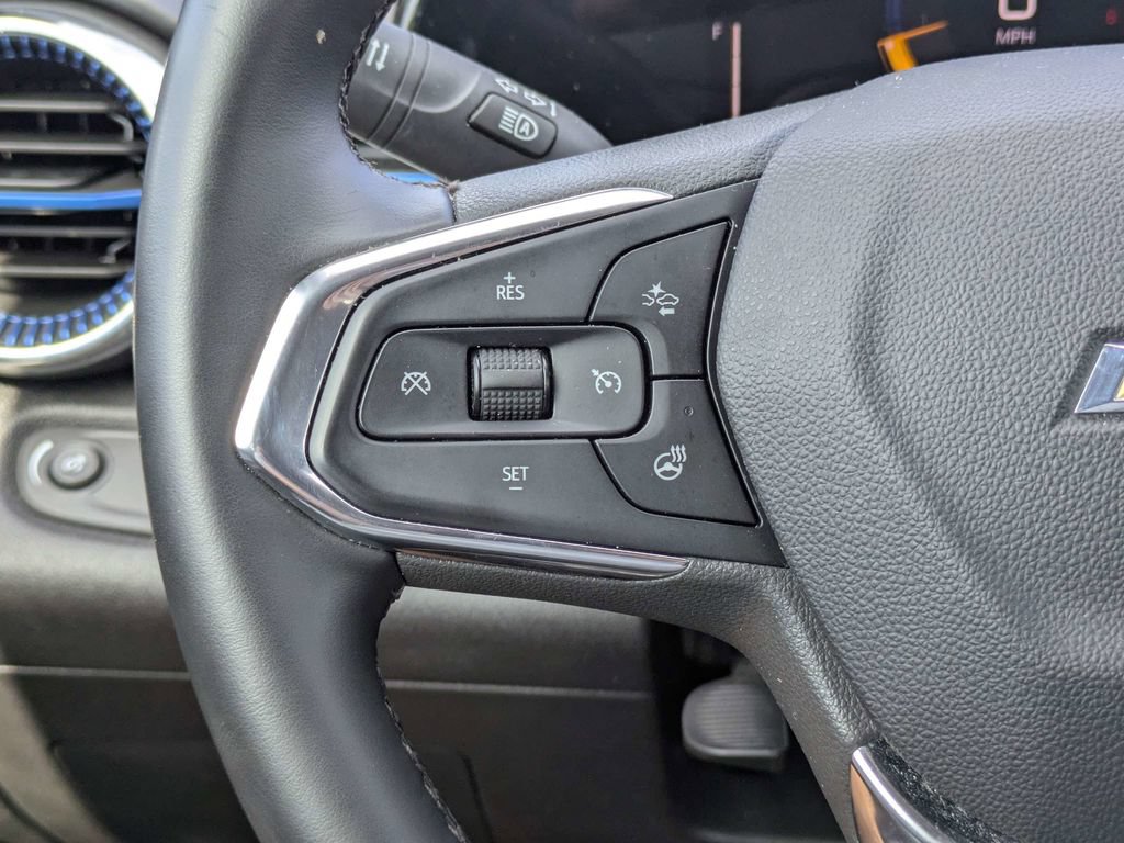 Used 2025 Chevrolet Trax LT w/ LT Convenience Package FWD image 24