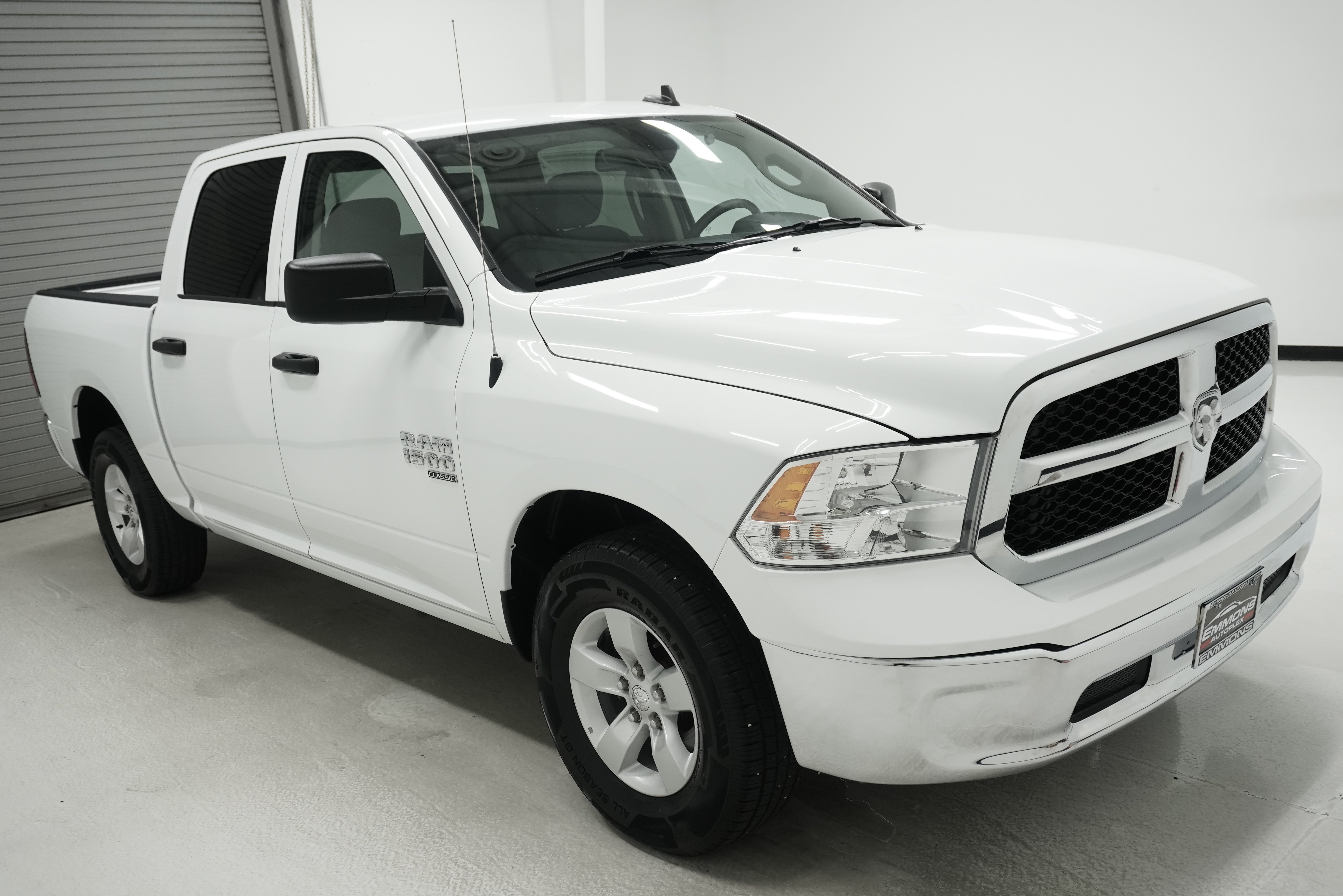 Used 2023 RAM 1500 Classic SLT w/ Electronics Group AWD/4WD image 3