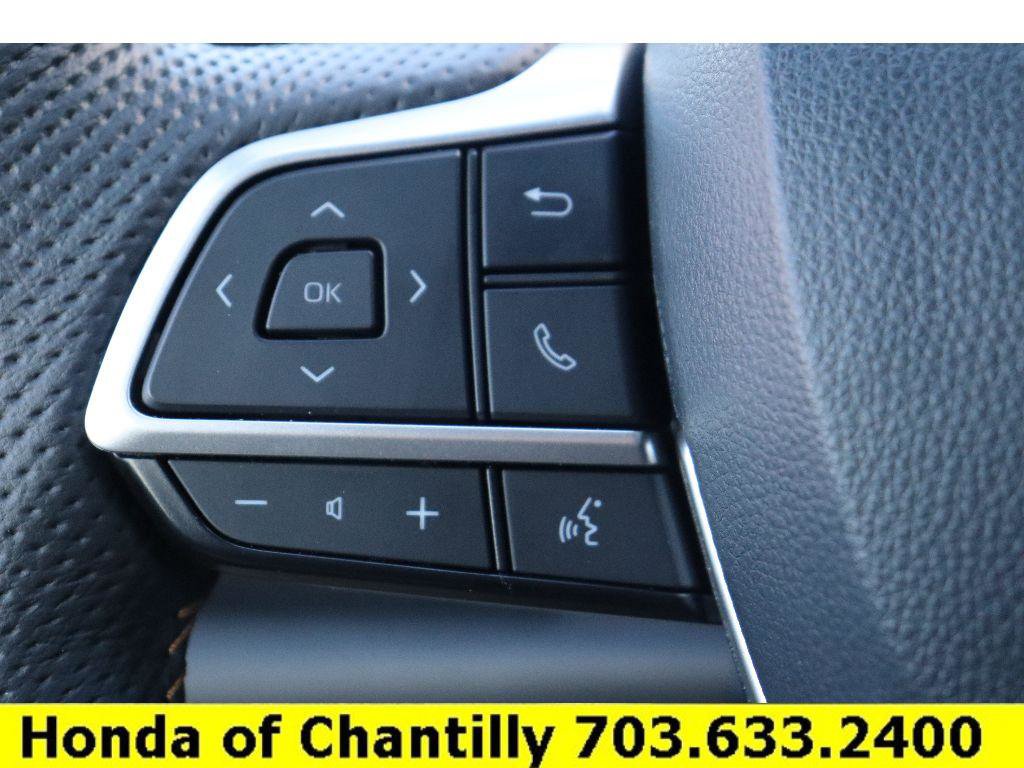 Used 2025 Toyota Sienna XLE Woodland Edition image 12