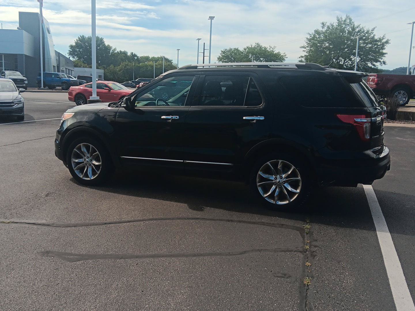 Used 2015 Ford Explorer Limited w/ Equipment Group 302A AWD/4WD image 8