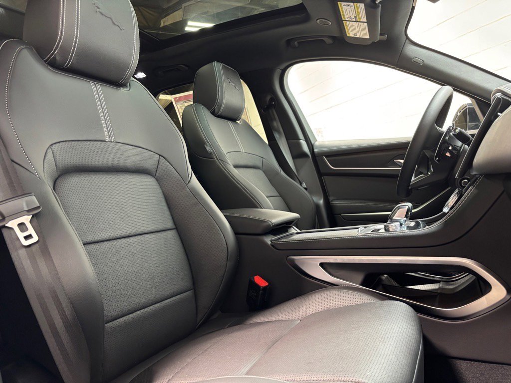 New 2026 Jaguar F-PACE R-Dynamic S image 31