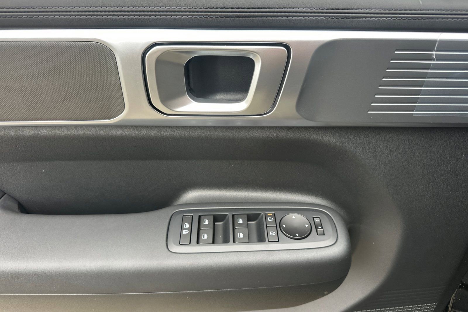 New 2026 Hyundai Santa Fe SE image 11