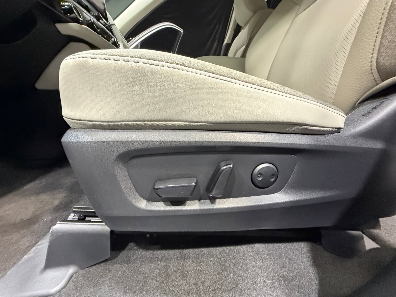 New 2026 Nissan Pathfinder SL image 14