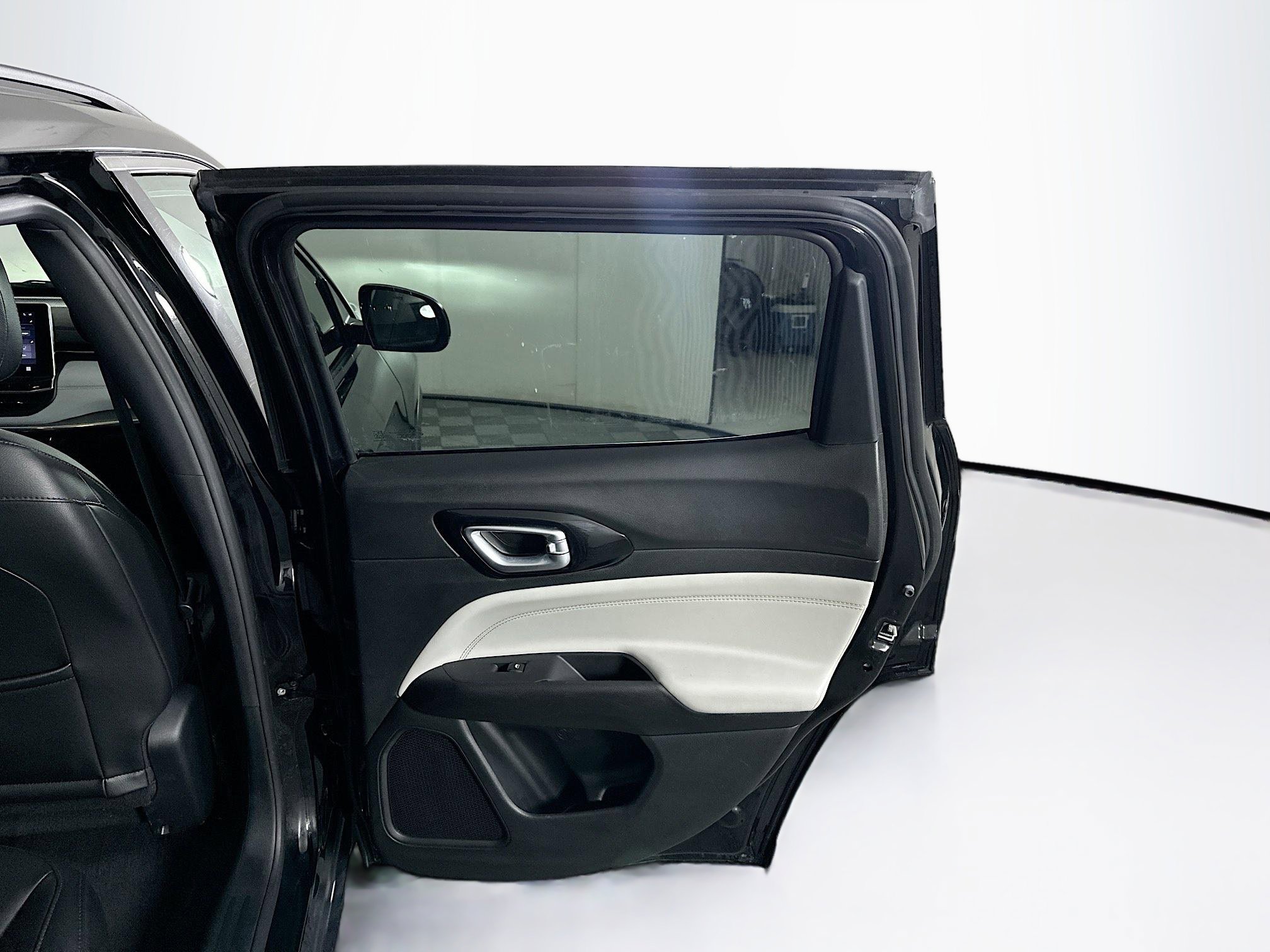 Used 2023 Jeep Compass Limited AWD/4WD image 28