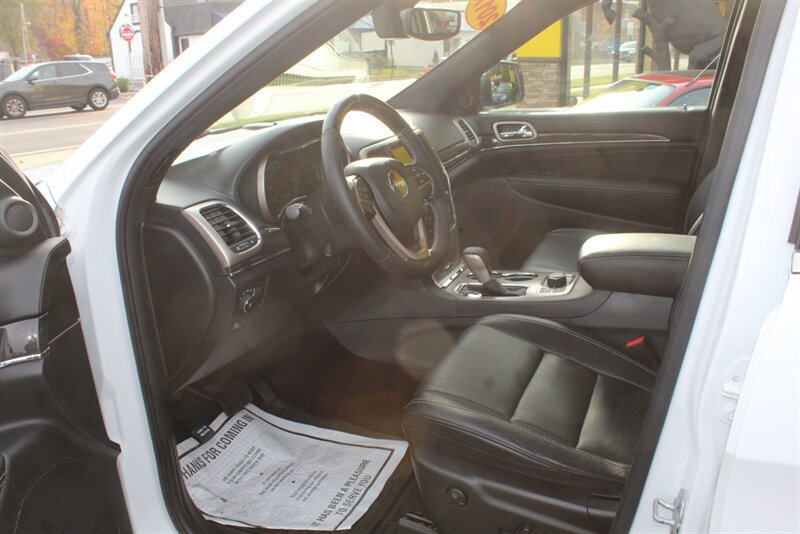 Used 2017 Jeep Grand Cherokee Overland AWD/4WD image 12