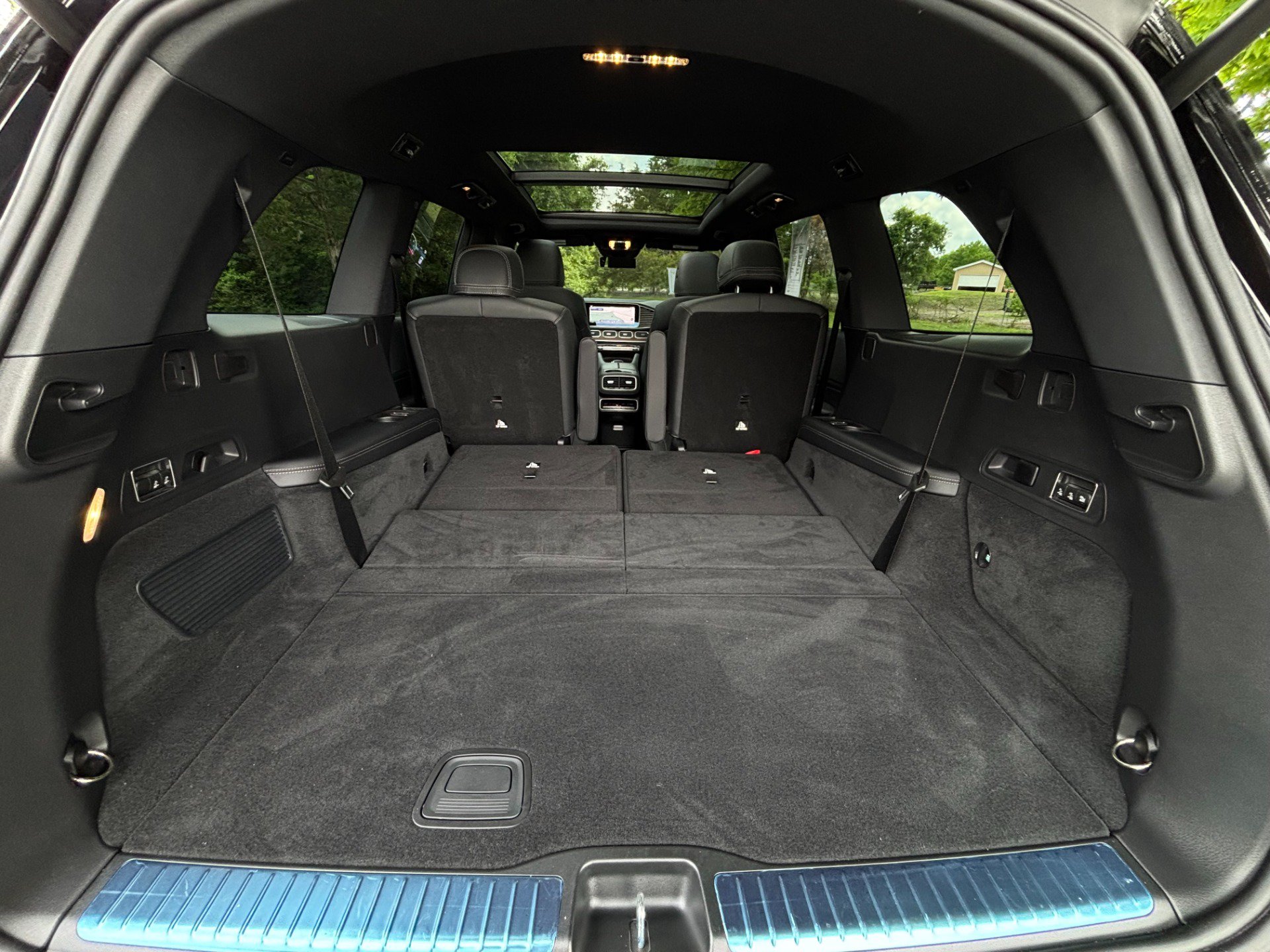 Used 2025 Mercedes-Benz GLS 450 4MATIC w/ AMG Line Exterior image 28