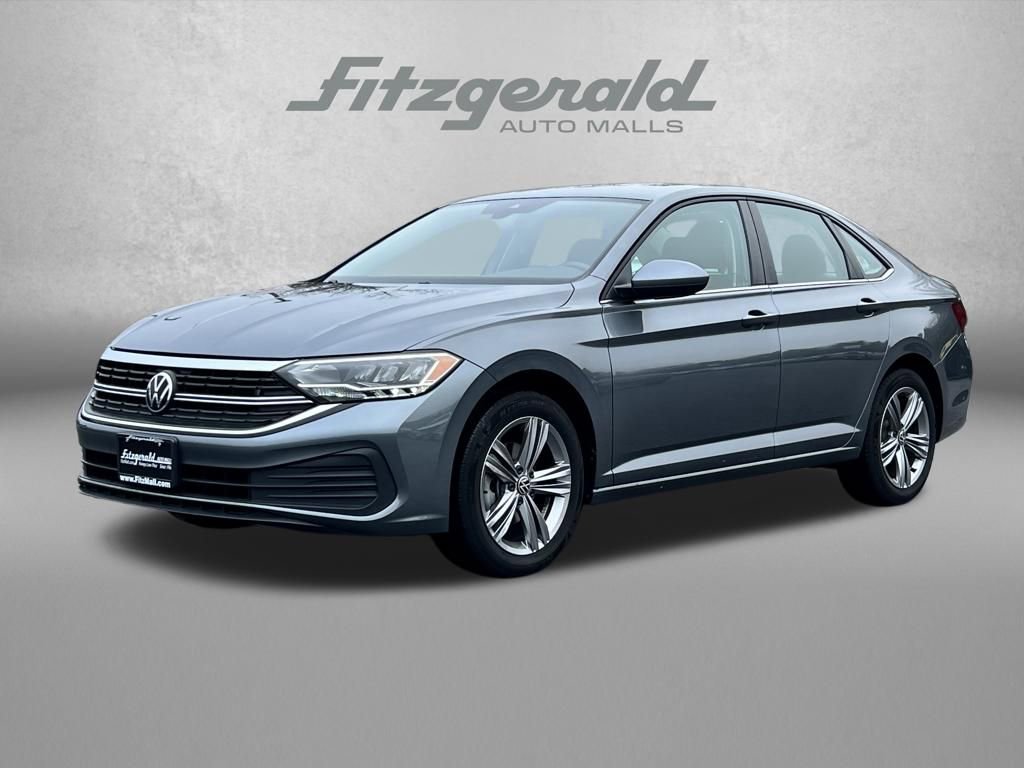 Used 2024 Volkswagen Jetta SE image 2