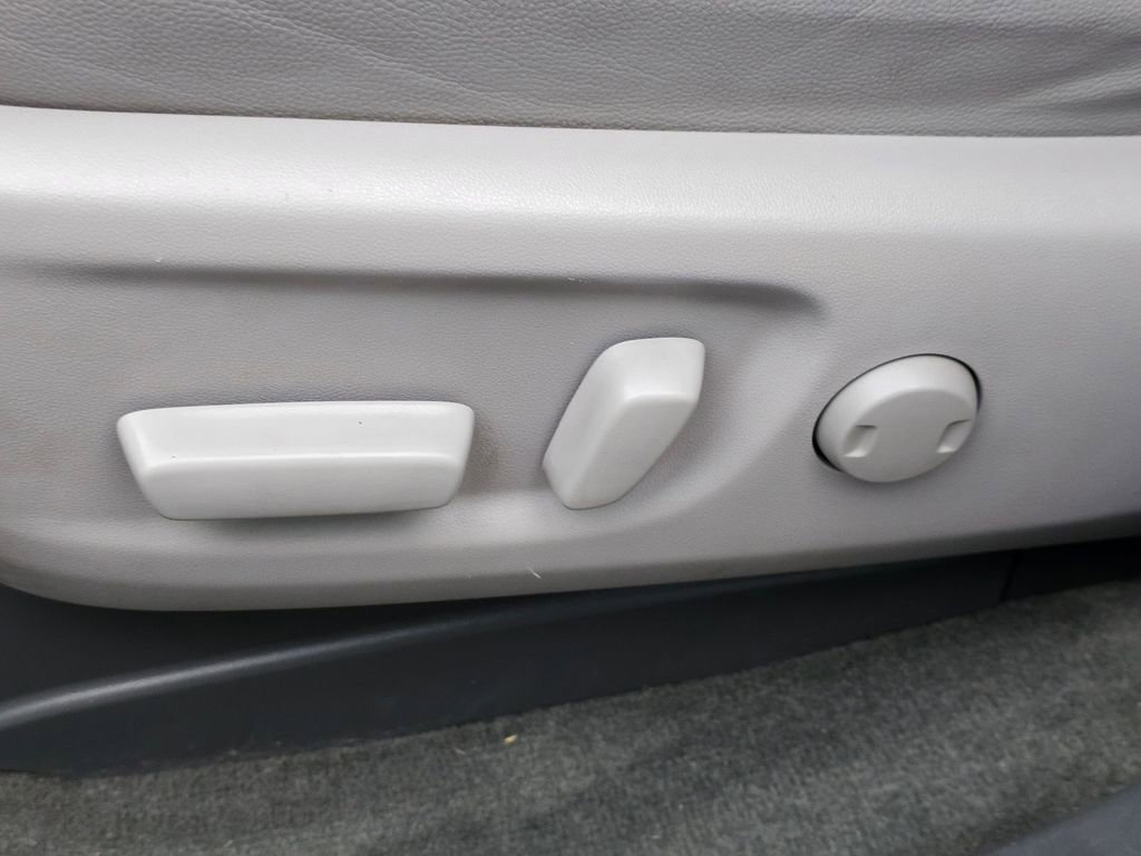 Used 2017 Toyota Sienna XLE w/ XLE Navigation Package FWD image 26