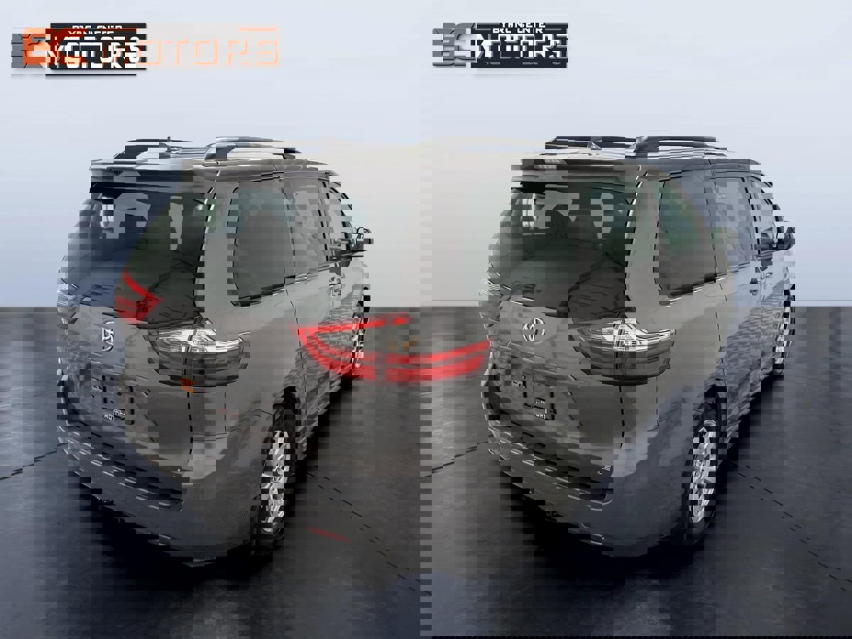 Used 2020 Toyota Sienna LE image 6