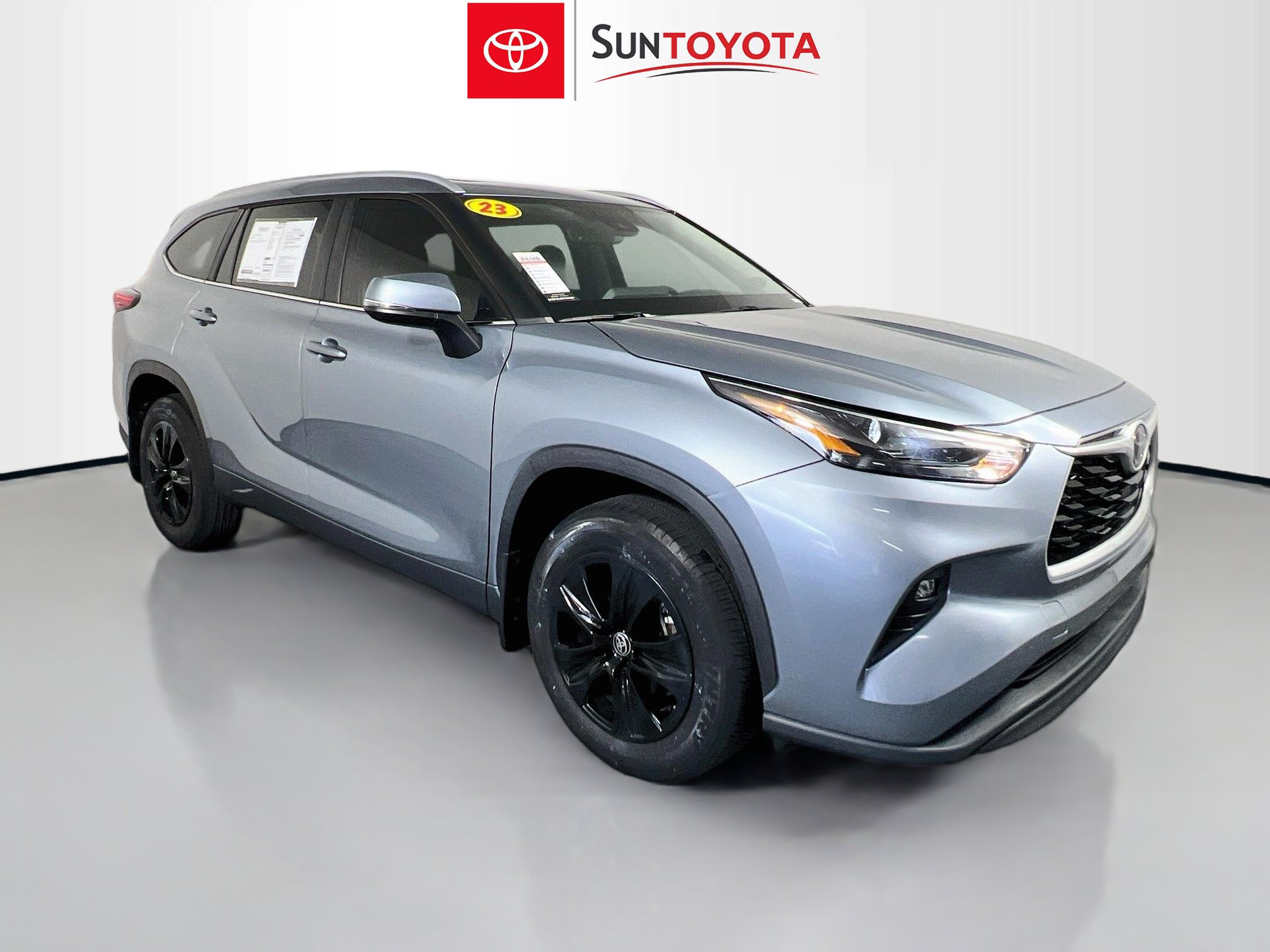 Used 2023 Toyota Highlander XLE FWD image 1
