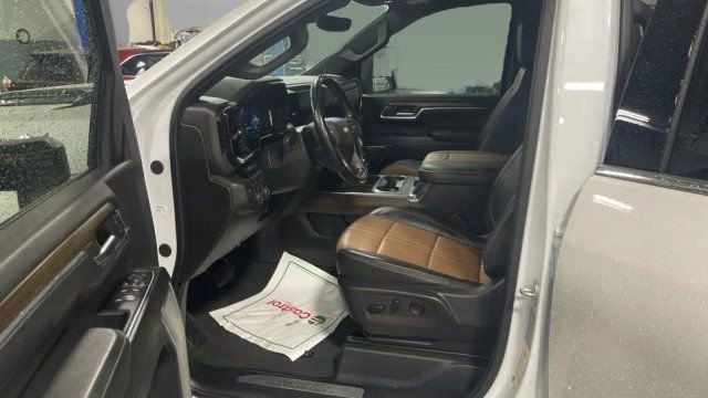 Used 2024 Chevrolet Silverado 2500 High Country w/ High Country Premium Package AWD/4WD image 15