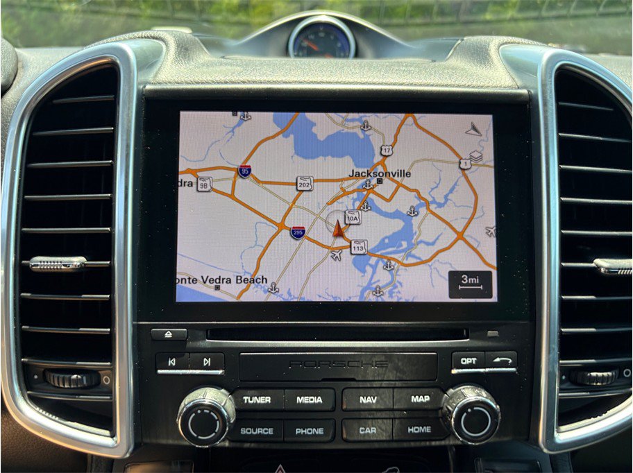 Used 2018 Porsche Cayenne AWD/4WD image 27