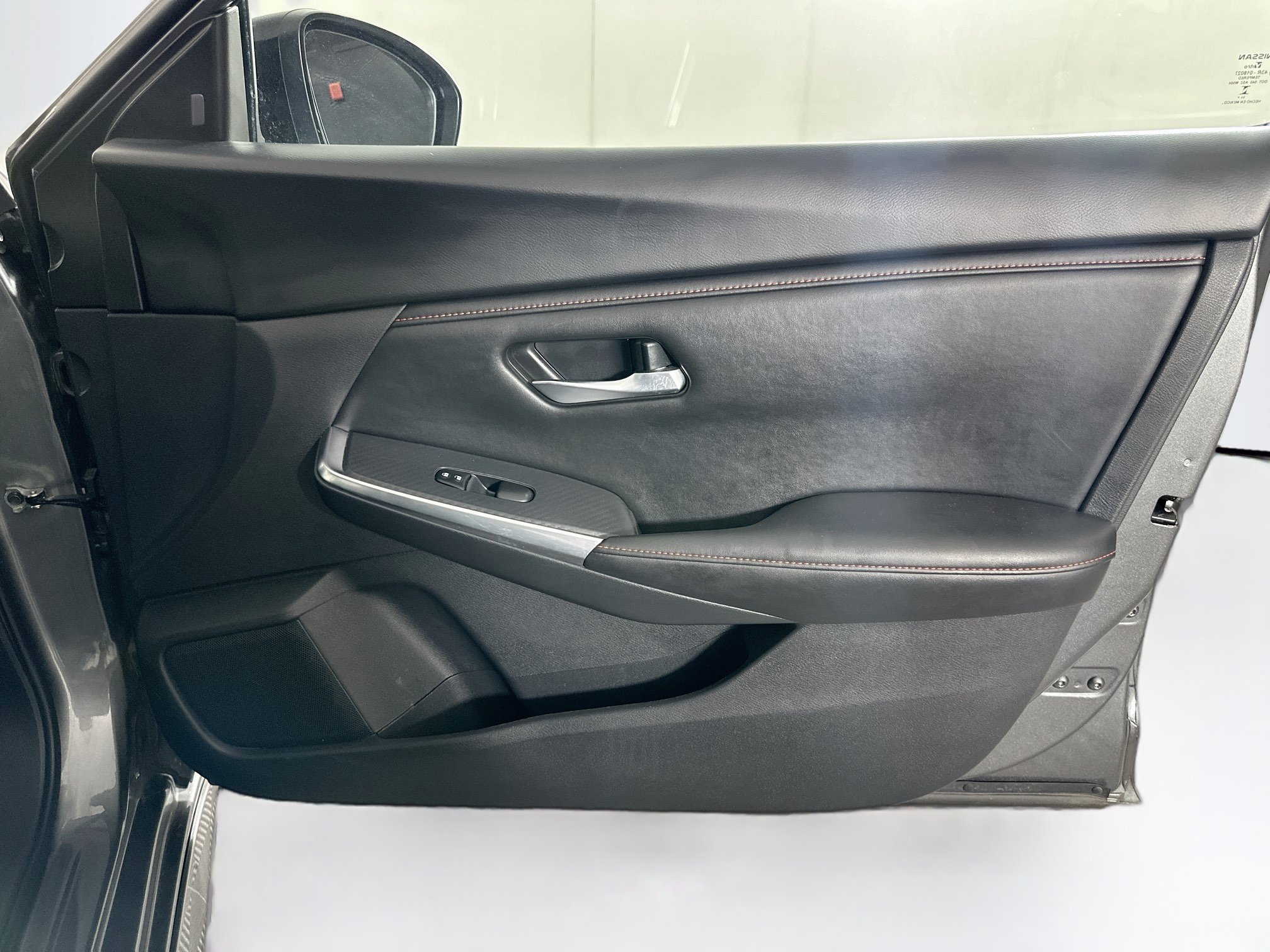 Used 2025 Nissan Sentra SR FWD image 30