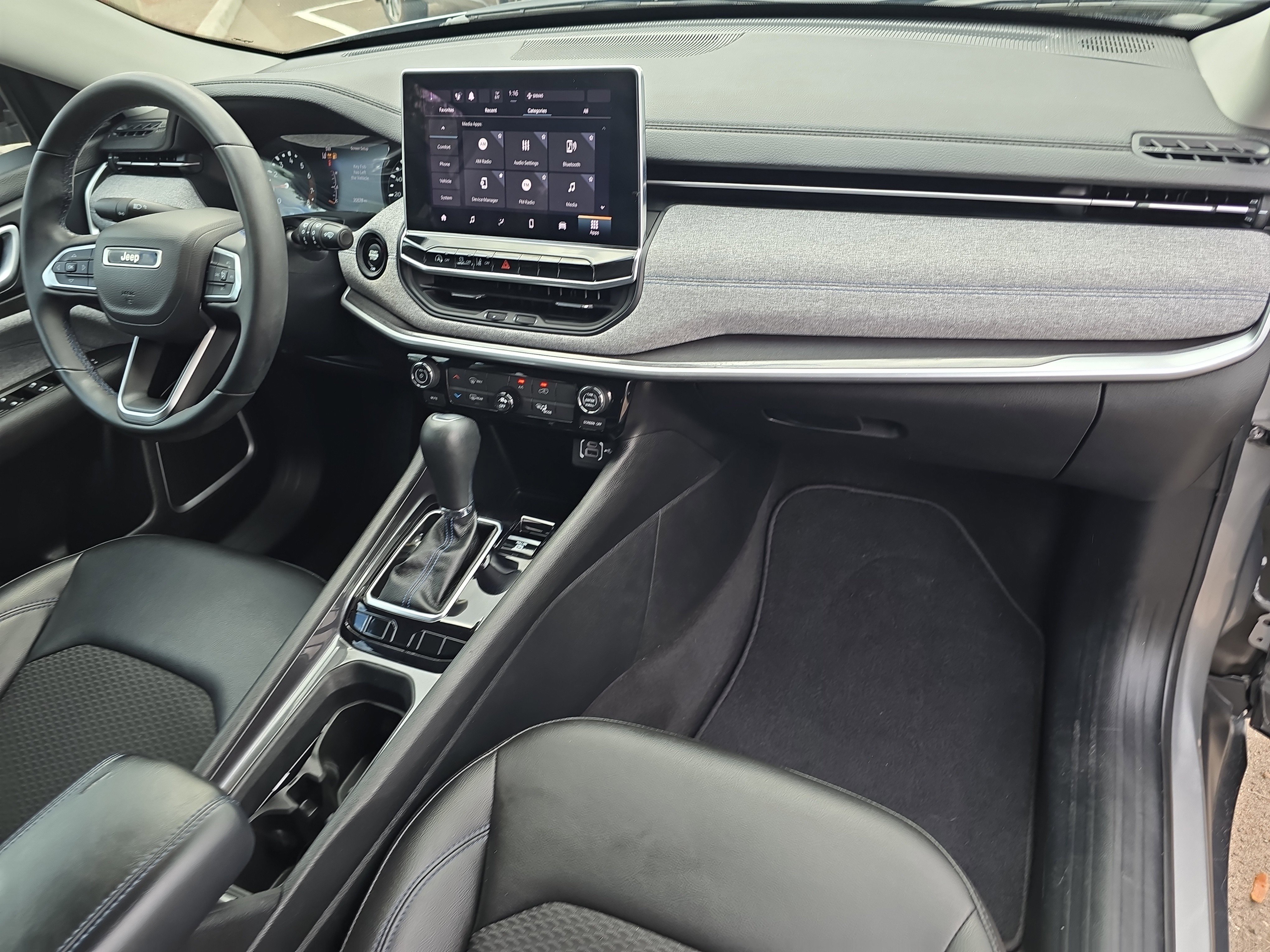 Used 2022 Jeep Compass Latitude image 11