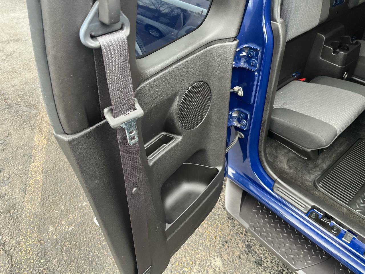 Used 2010 GMC Canyon SLE image 31