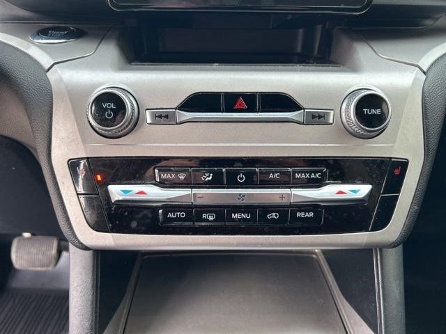 Used 2022 Ford Explorer XLT image 27