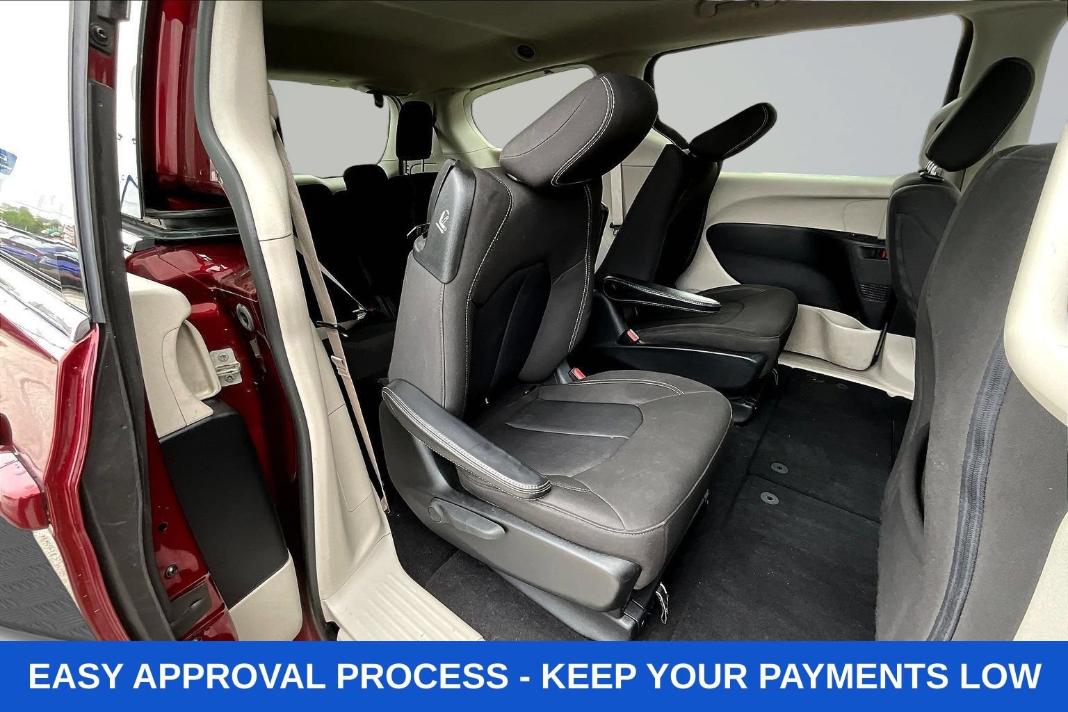 Used 2020 Chrysler Voyager LX FWD image 30