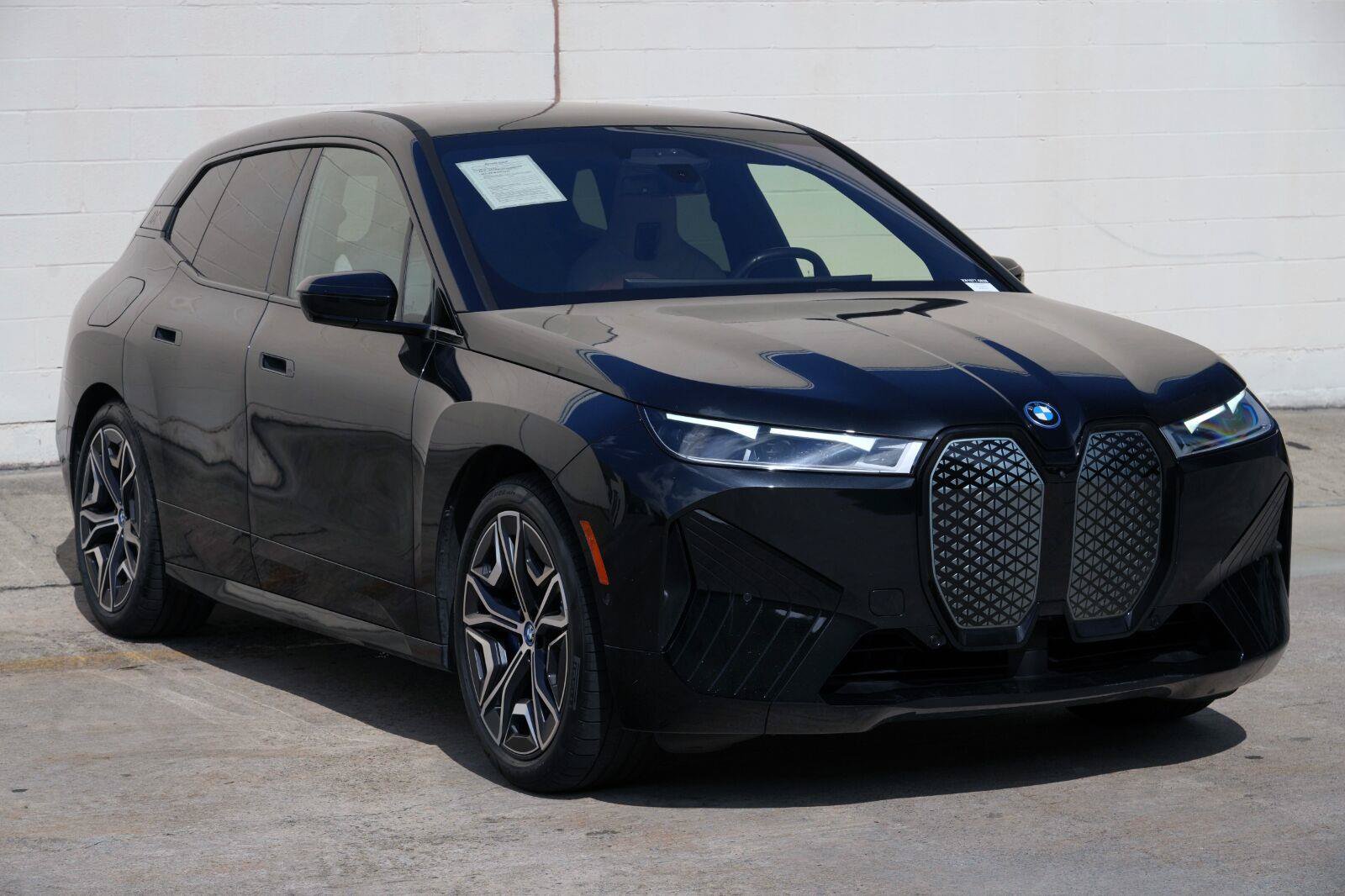 Used 2022 BMW iX xDrive50 w/ Sport Package AWD/4WD image 56