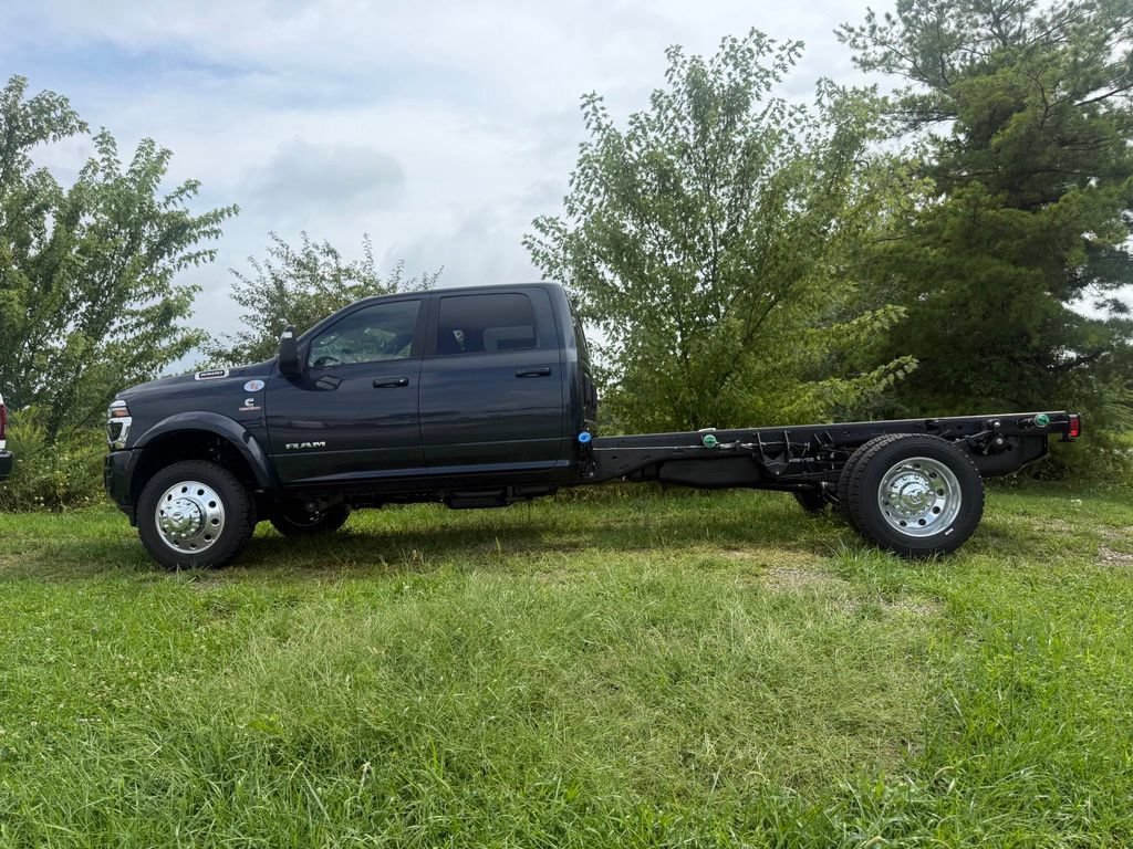 New 2026 RAM 5500 4x4 Crew Cab w/ Laramie Trim Package image 7