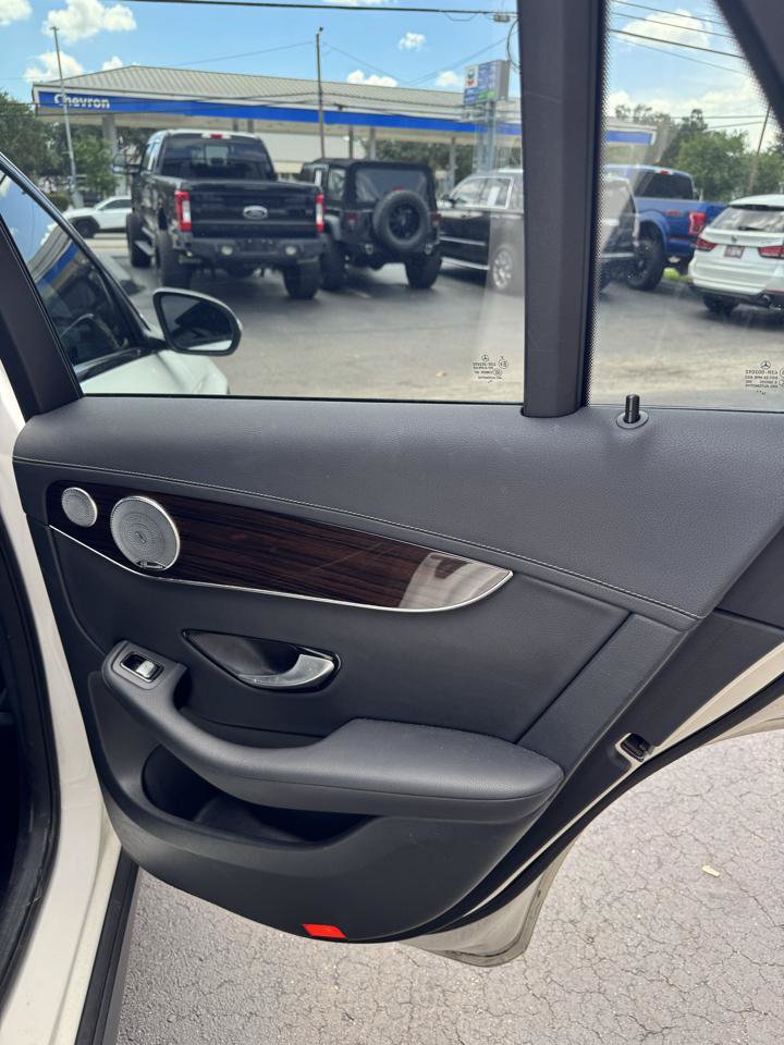 Used 2017 Mercedes-Benz GLC 300 4MATIC image 18