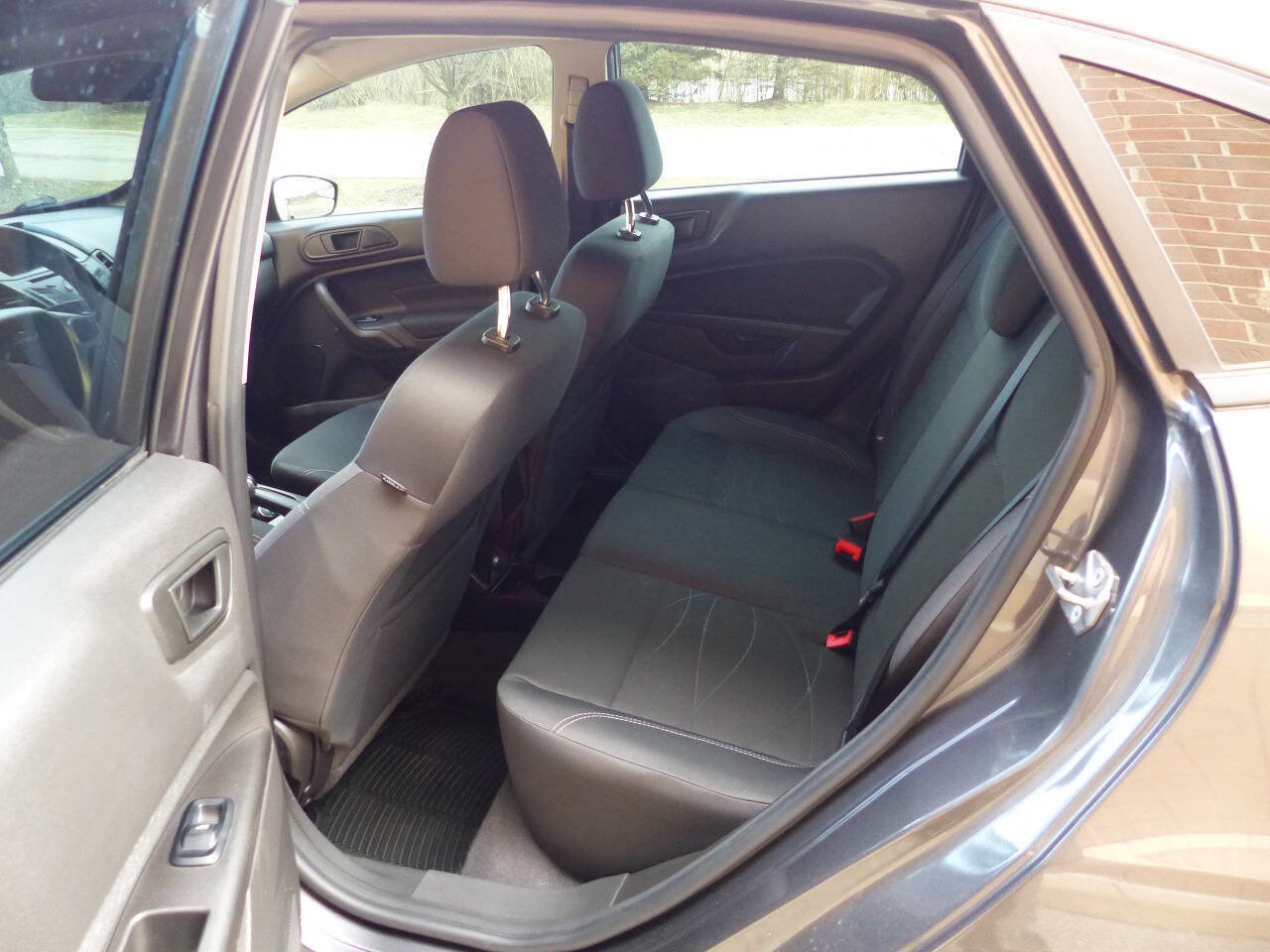 Used 2017 Ford Fiesta SE image 21