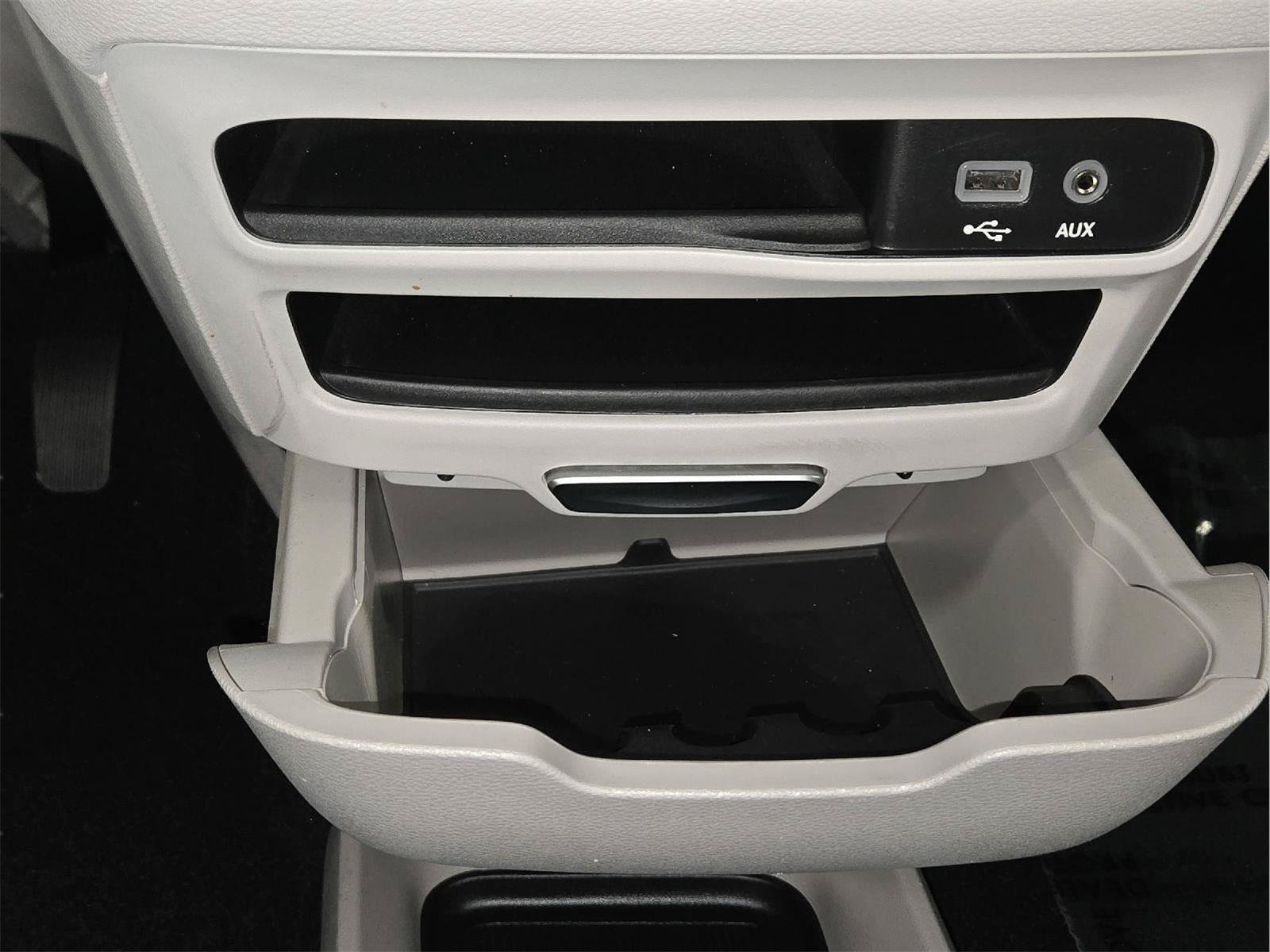 Used 2019 Chrysler Pacifica L FWD image 28
