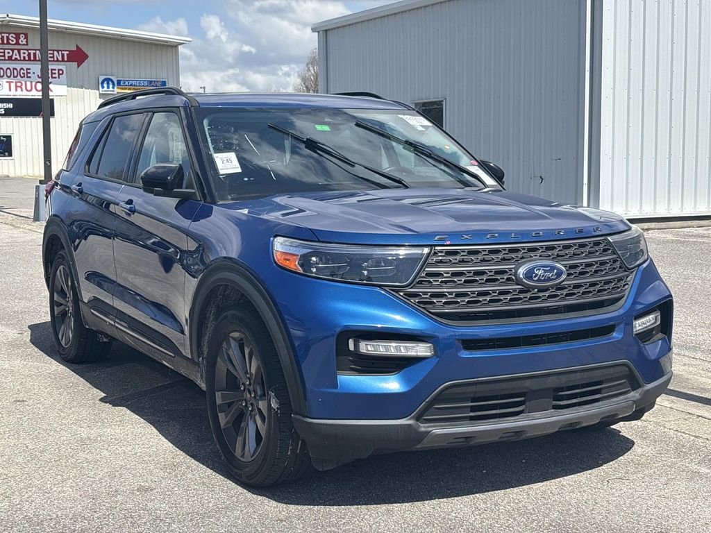 Used 2022 Ford Explorer XLT w/ Equipment Group 202A image 3