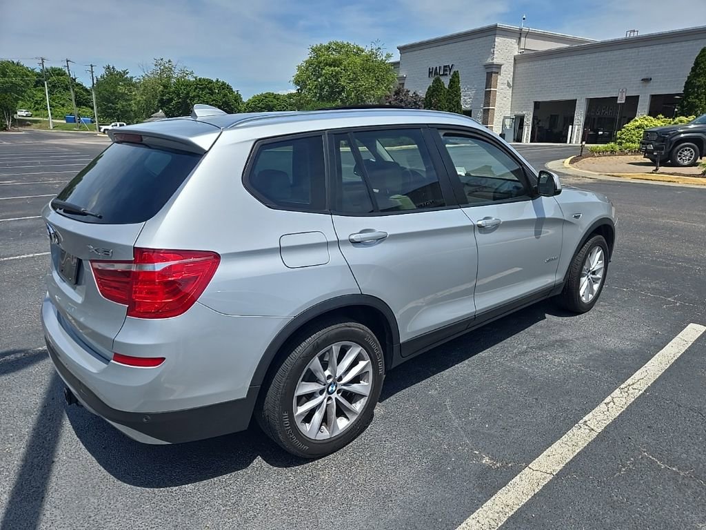 Used 2017 BMW X3 xDrive28i AWD/4WD image 3