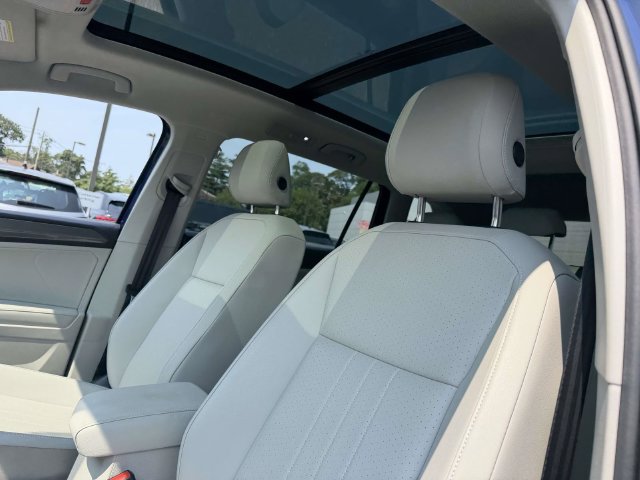 Used 2023 Volkswagen Tiguan SE w/ Panoramic Sunroof Package AWD/4WD image 9