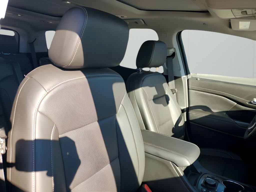 Used 2023 GMC Acadia SLT w/ Technology Package image 15