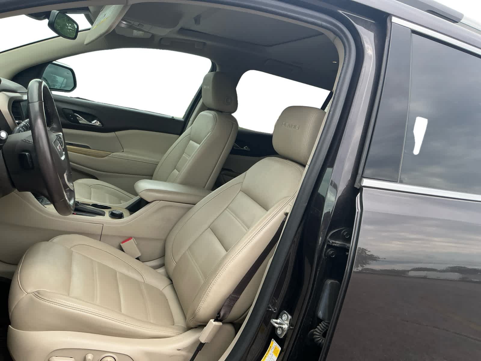 Used 2018 GMC Acadia Denali w/ Technology Package AWD/4WD image 9