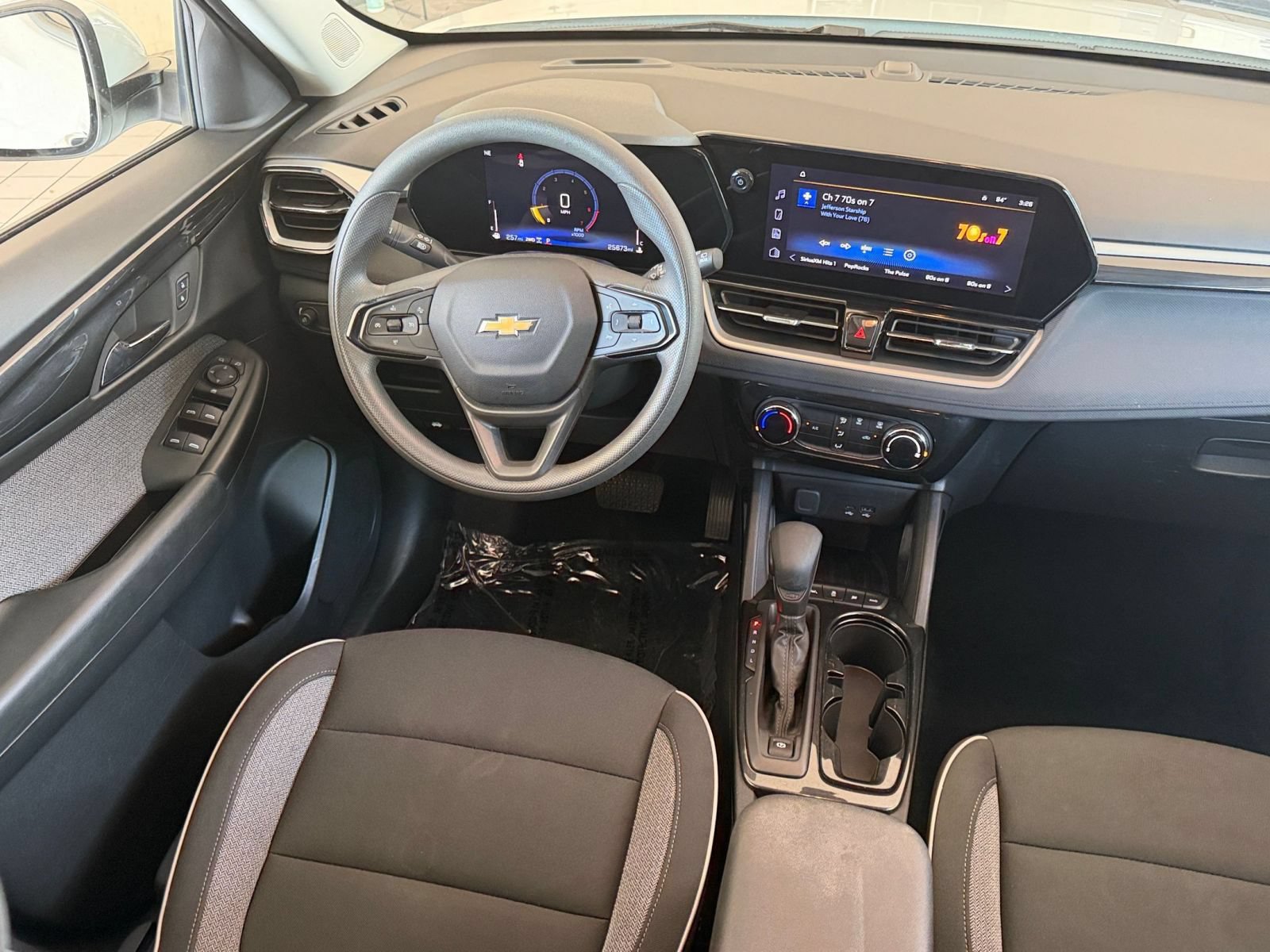 Used 2025 Chevrolet TrailBlazer LT AWD/4WD image 31