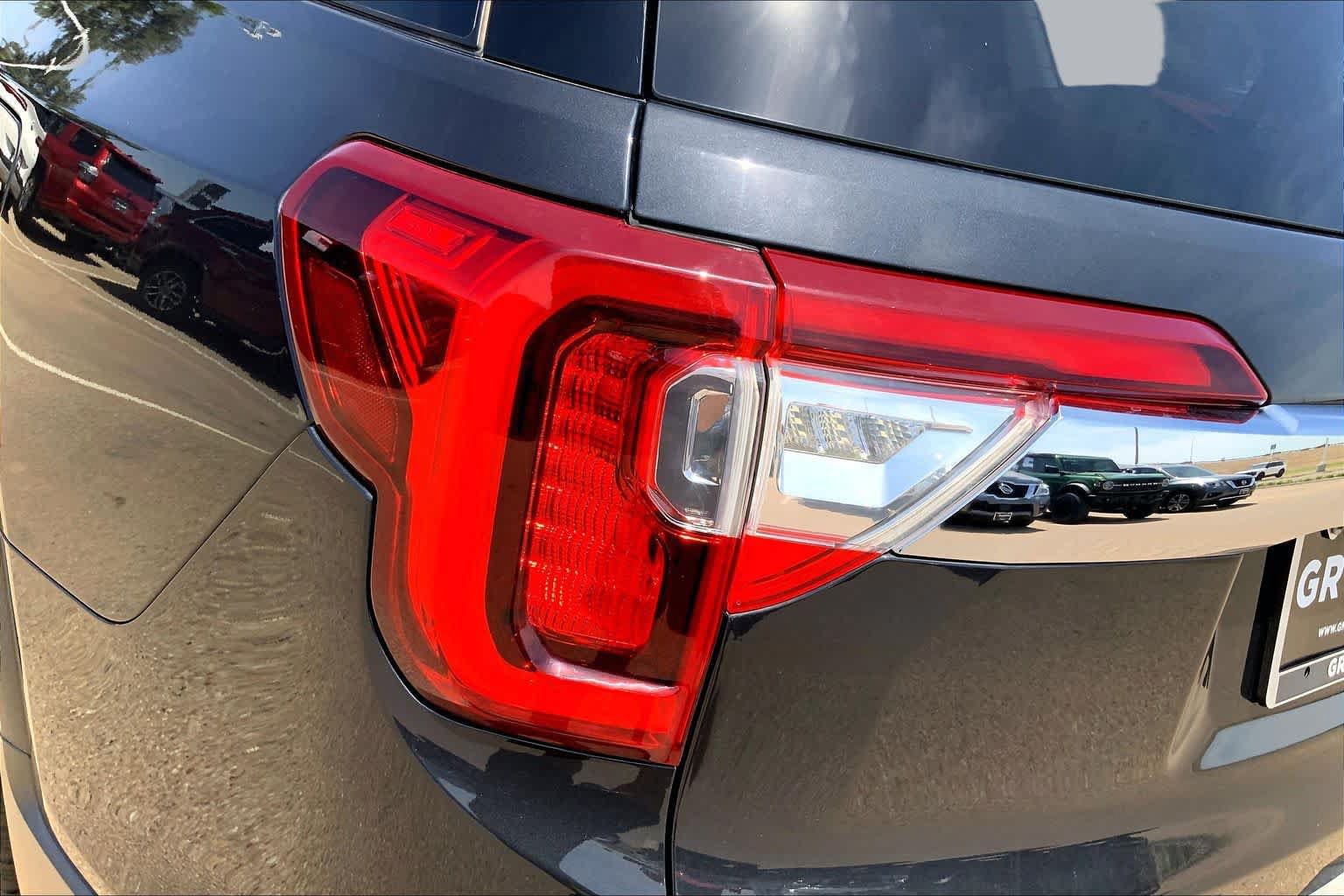 Used 2020 GMC Acadia SLT w/ Driver Alert Package II FWD image 32