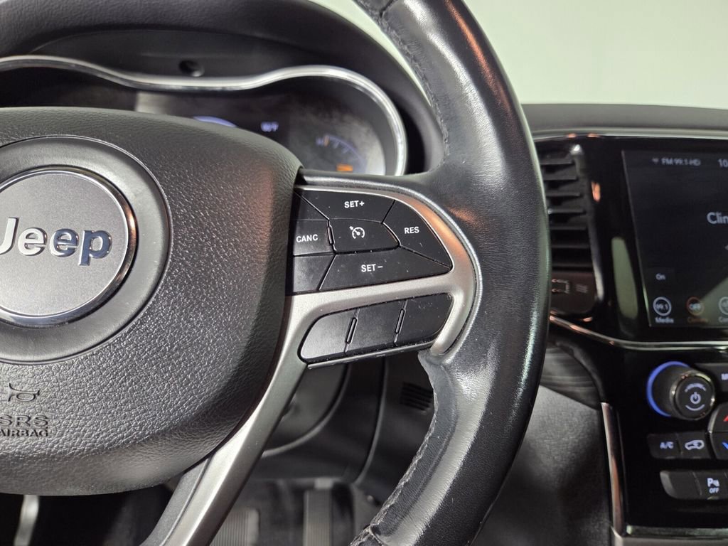 Certified 2019 Jeep Grand Cherokee Laredo w/ Laredo X Package image 18