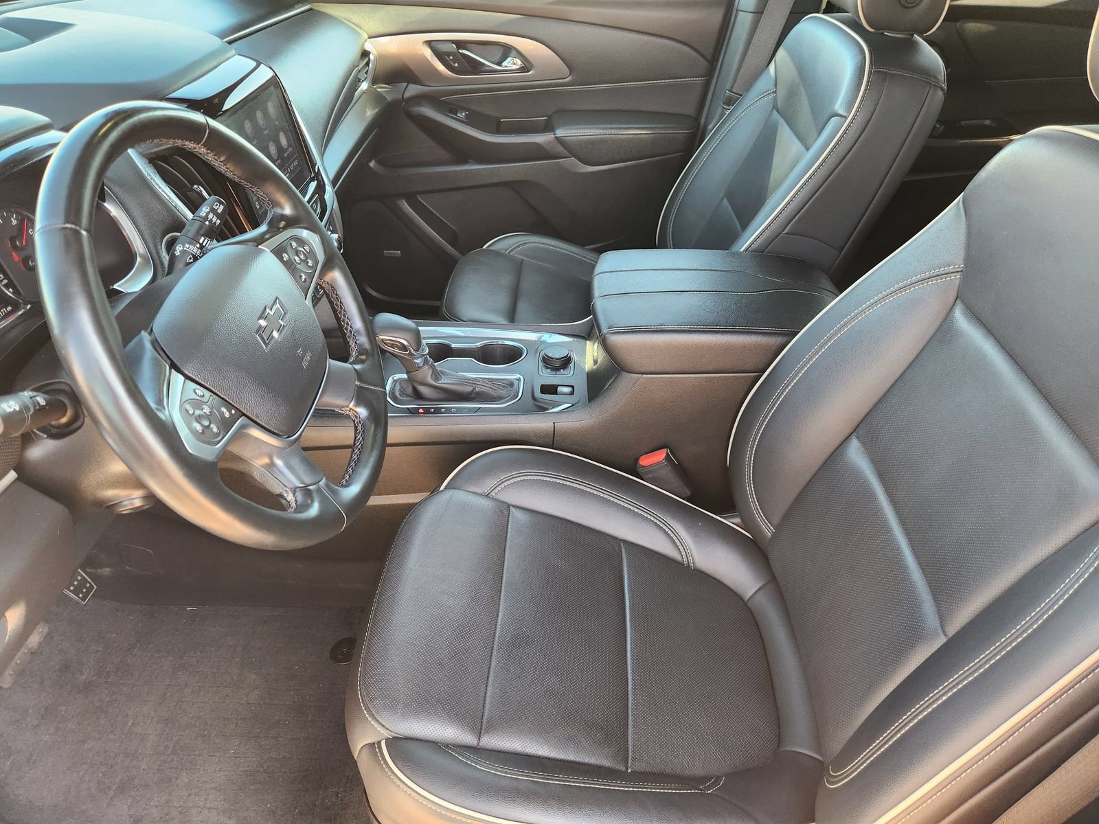 Used 2023 Chevrolet Traverse Premier w/ Redline Edition FWD image 16