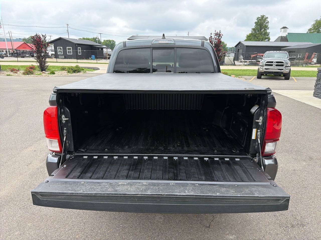 Used 2021 Toyota Tacoma SR AWD/4WD image 17